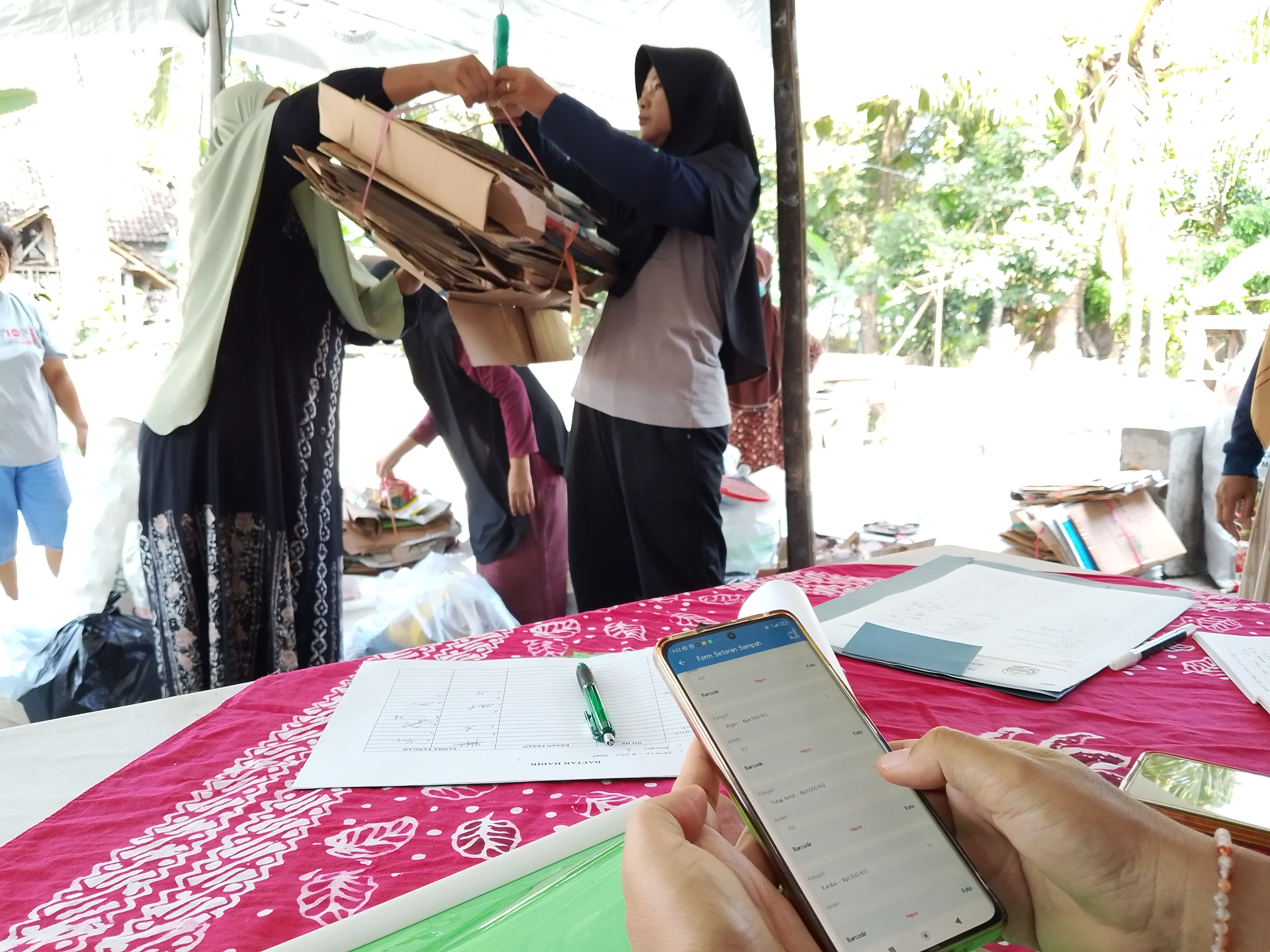 foto 1: Kegiatan Bank Sampah Karmilah